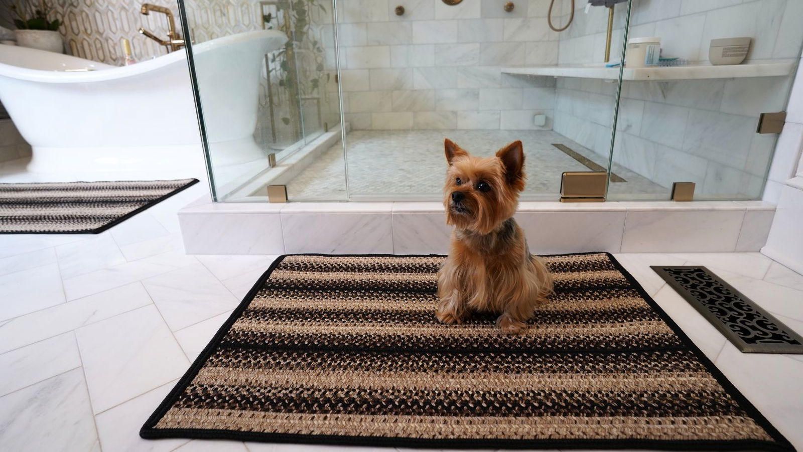Goodbye Mildew, Hello Freshness: Easy-Clean Braided Rugs for a Sanitary Bathroom