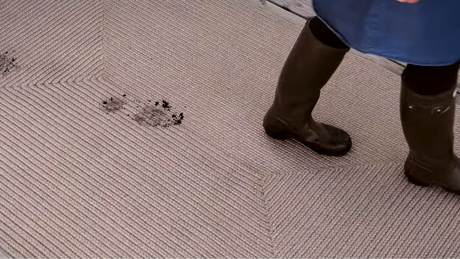 Managing Mud and Leaves Keeping Your Home Clean with Braided Rugs