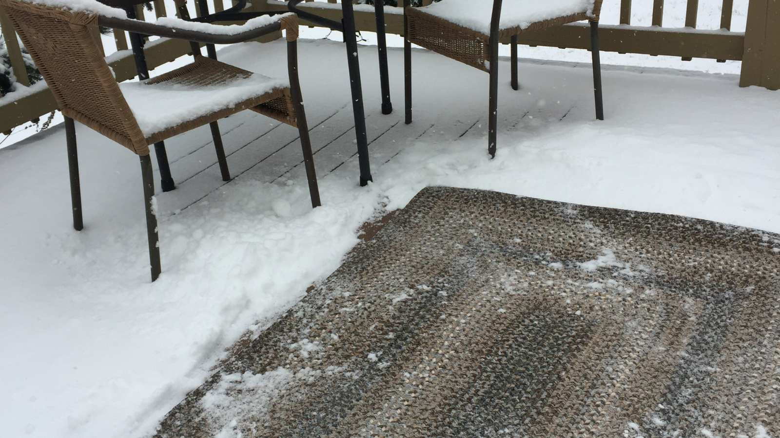 Slush, Salt, Snowstorms? No Problem! Why Braided Rugs Rule Winter